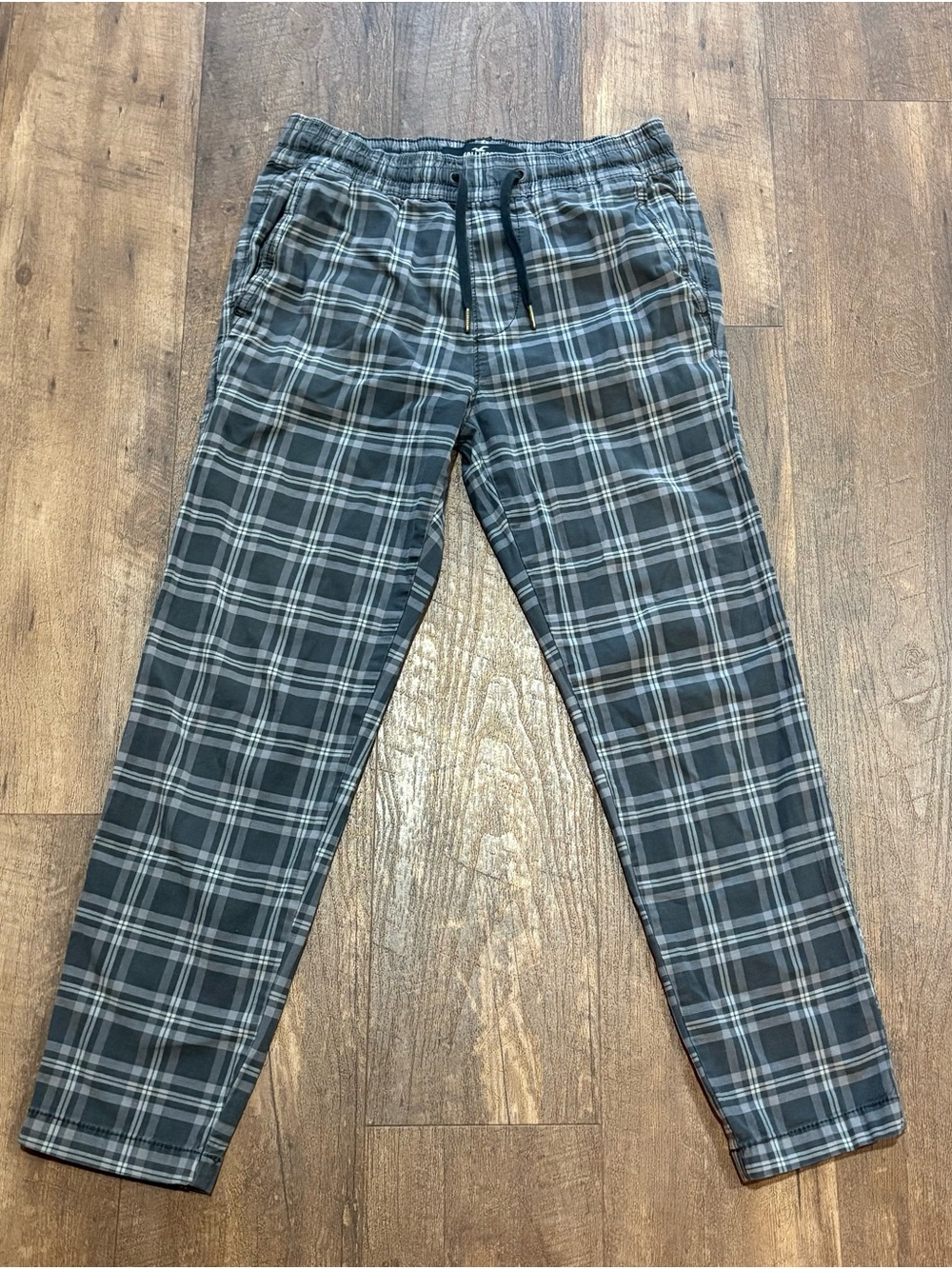 Hollister Men's Black & Gray Plaid Jogger Pants